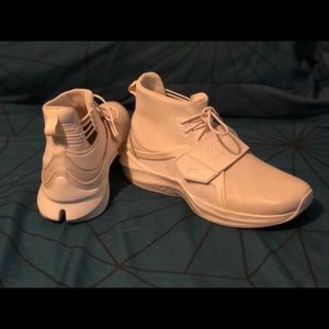 Fenty by Rihanna Pumas